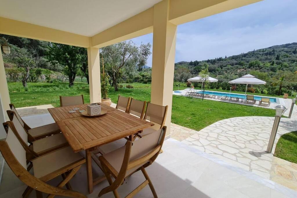 Villa Stefania อายีโอส เยออร์ยิโอส ปากอน ภายนอก รูปภาพ